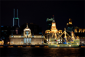 Shanghai at Night： A Glorious Landmark of Lights